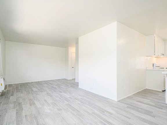 4th image of 370 W Chase Ave
