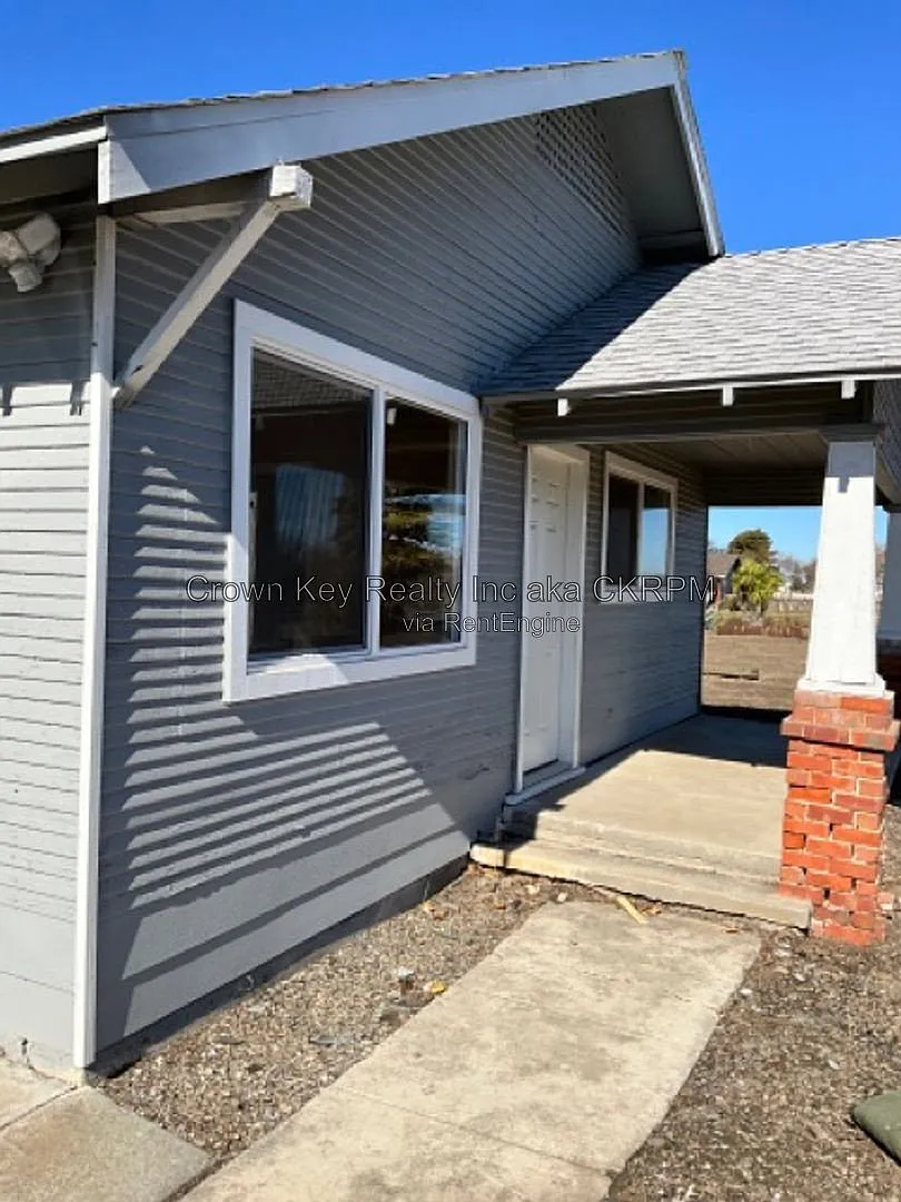 3 bed, 2.0 bath, 1144 sqft, $2,600 — Photo 1