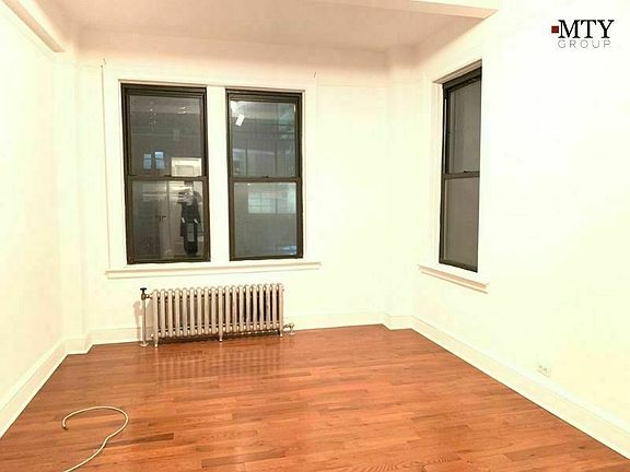 3rd image of 155 E 52nd St APT 8A
