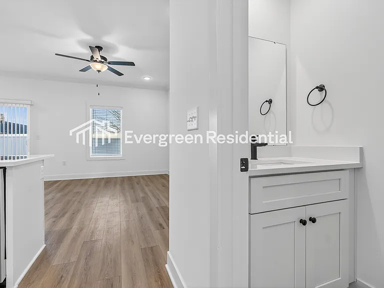 Barryview Townhomes — Photo 8