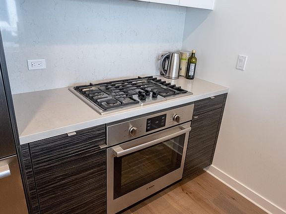 5th image of 1688 Pine St #1110