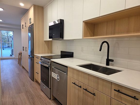 5th image of 1380 Pridham Ave #213
