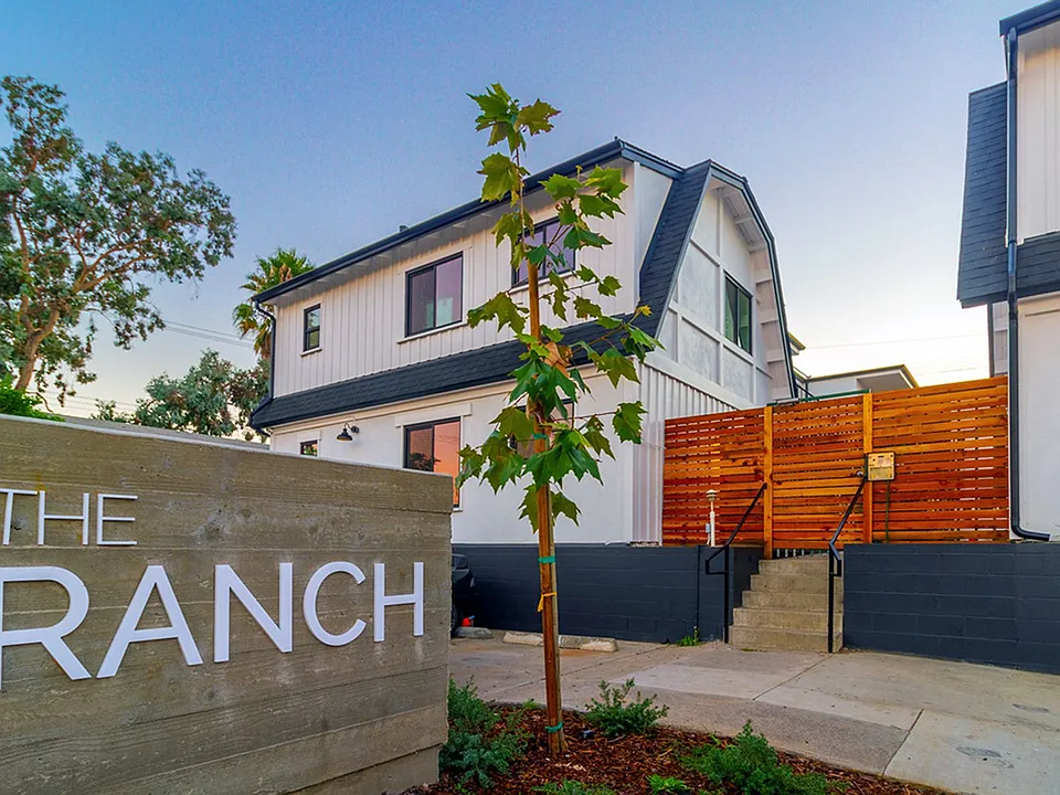 Limited-Time Offer: Ask about our $1,000 Look & Lease special*.