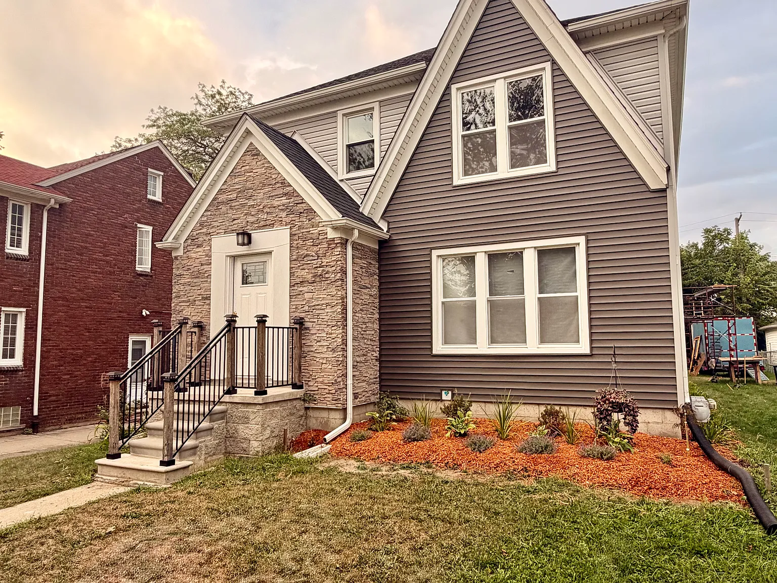 2 bed, 1050 sqft, $1,500 — Photo 1