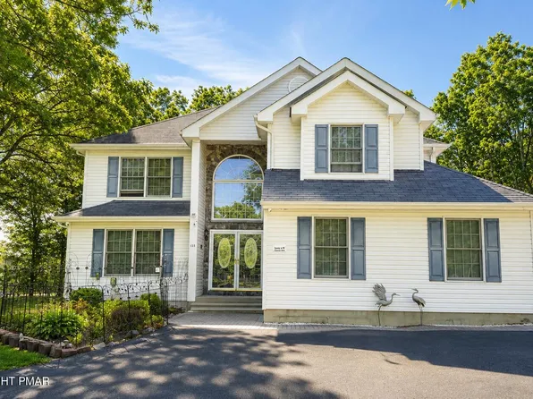 135 Mountain Top Cir, Bushkill, PA 18324