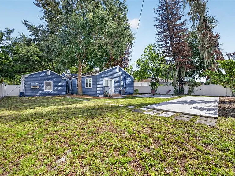800 W Smith St — Photo 37