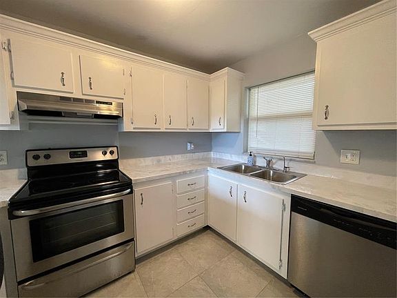 5th image of 9411 Evergreen Pl APT 205