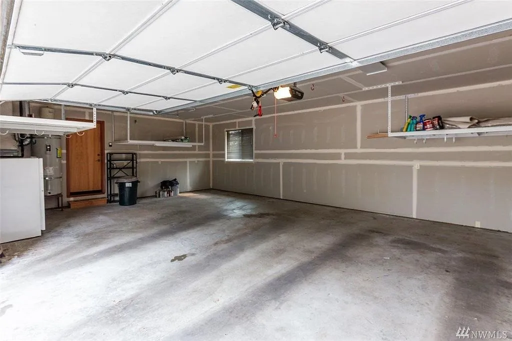 2 bed, 2.5 bath, 1700 sqft, $2,450 — Photo 2