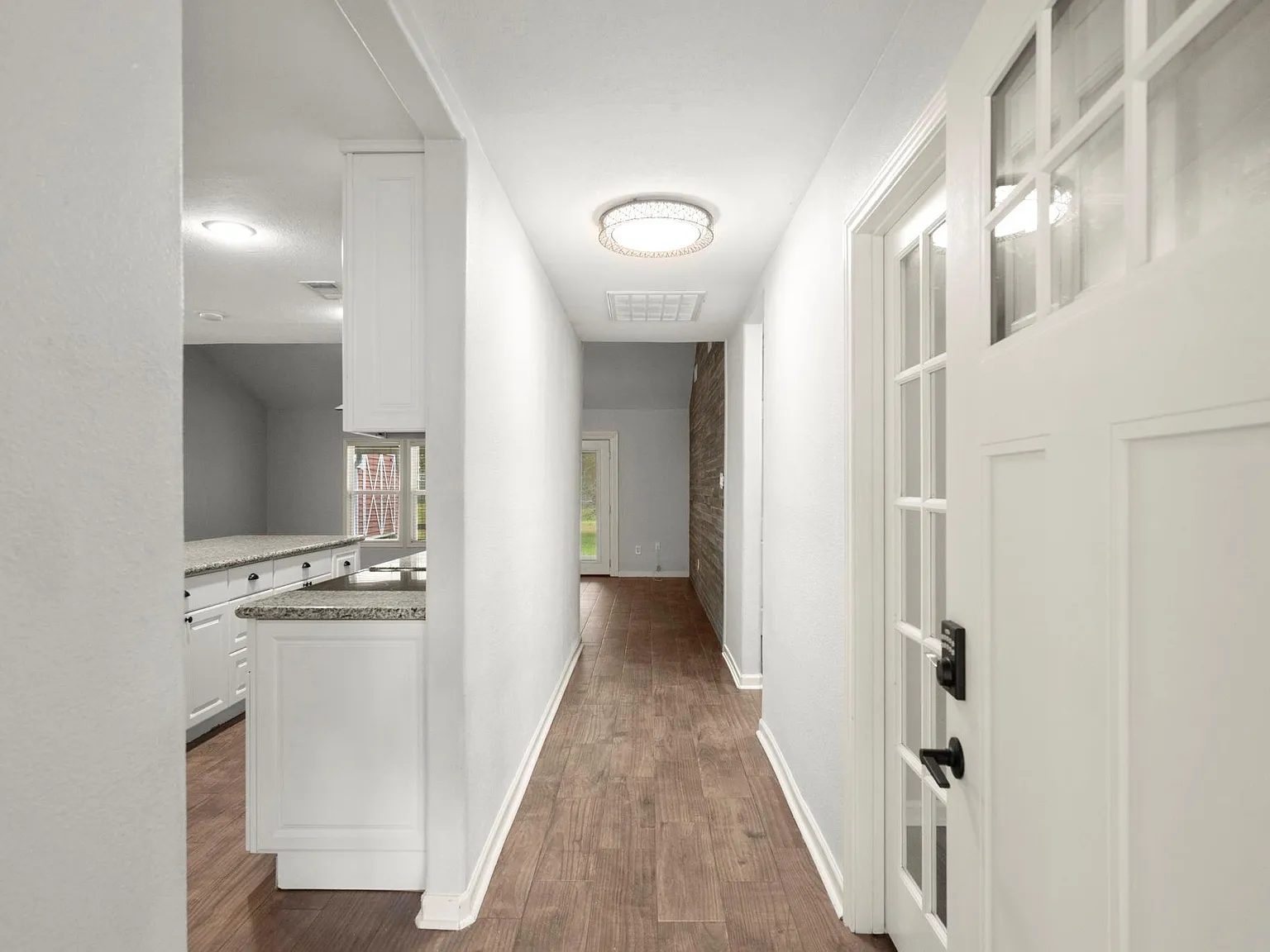 3 bed, 2.0 bath, 1530 sqft, $2,200 — Photo 3