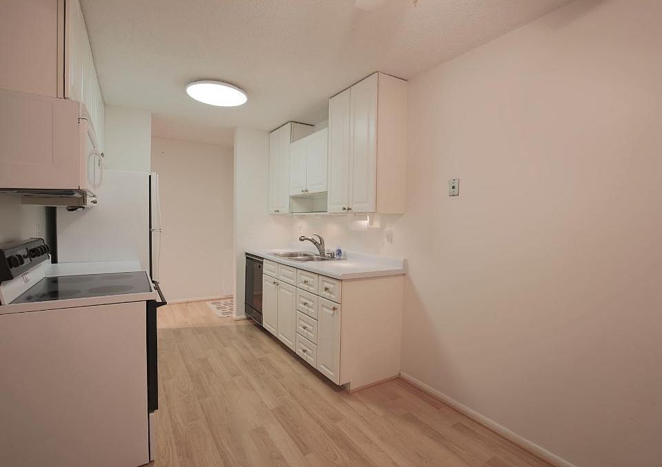 1st image of 401 E Burnsville Pkwy APT 123
