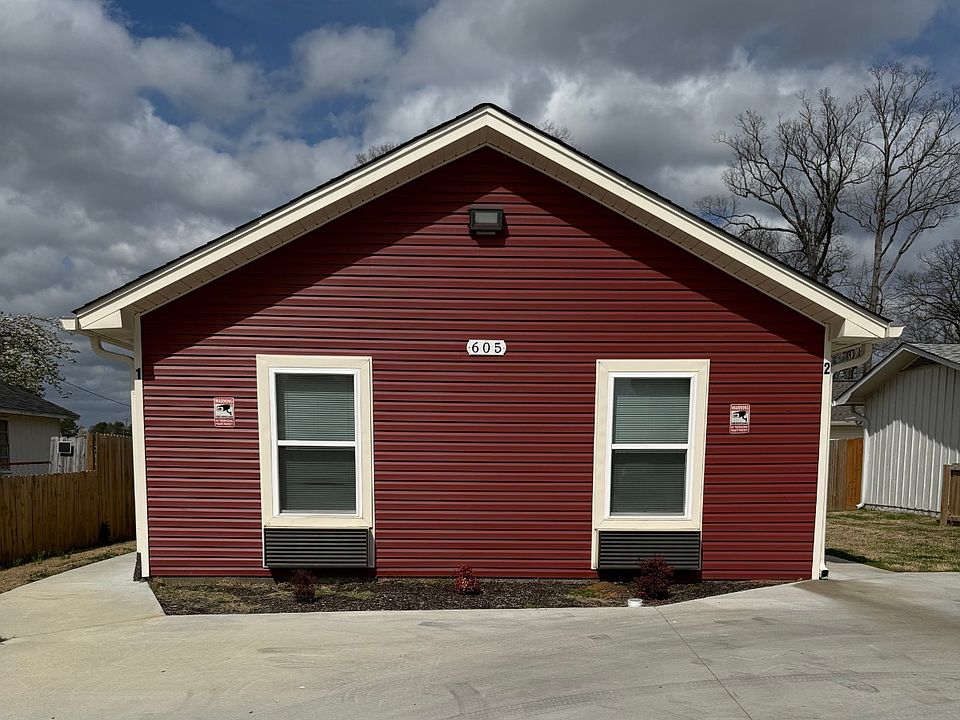 1st image of 605 Lora Dr #2
