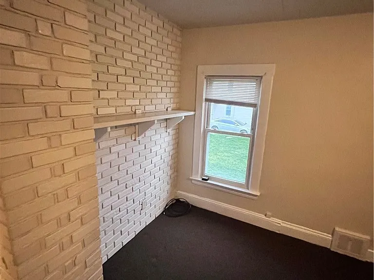 7516 Bancroft Ave — Photo 9
