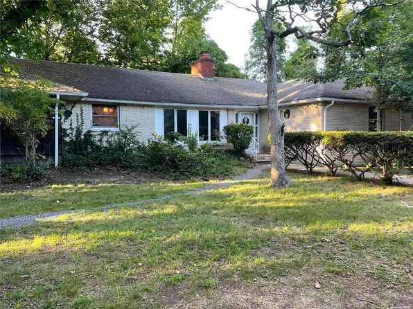 25 Sea Cliff Street, Islip Terrace, NY 11752