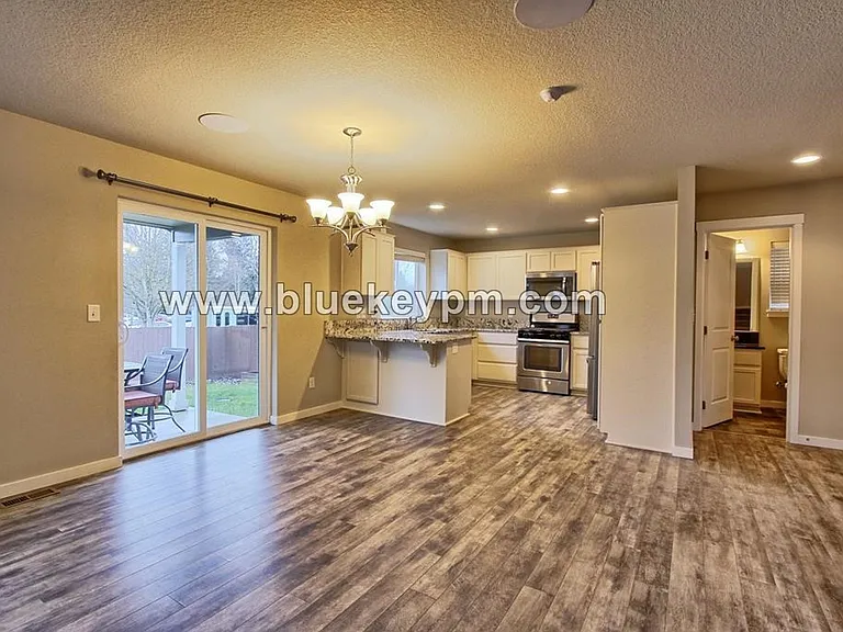 11809 NE 102nd St — Photo 3