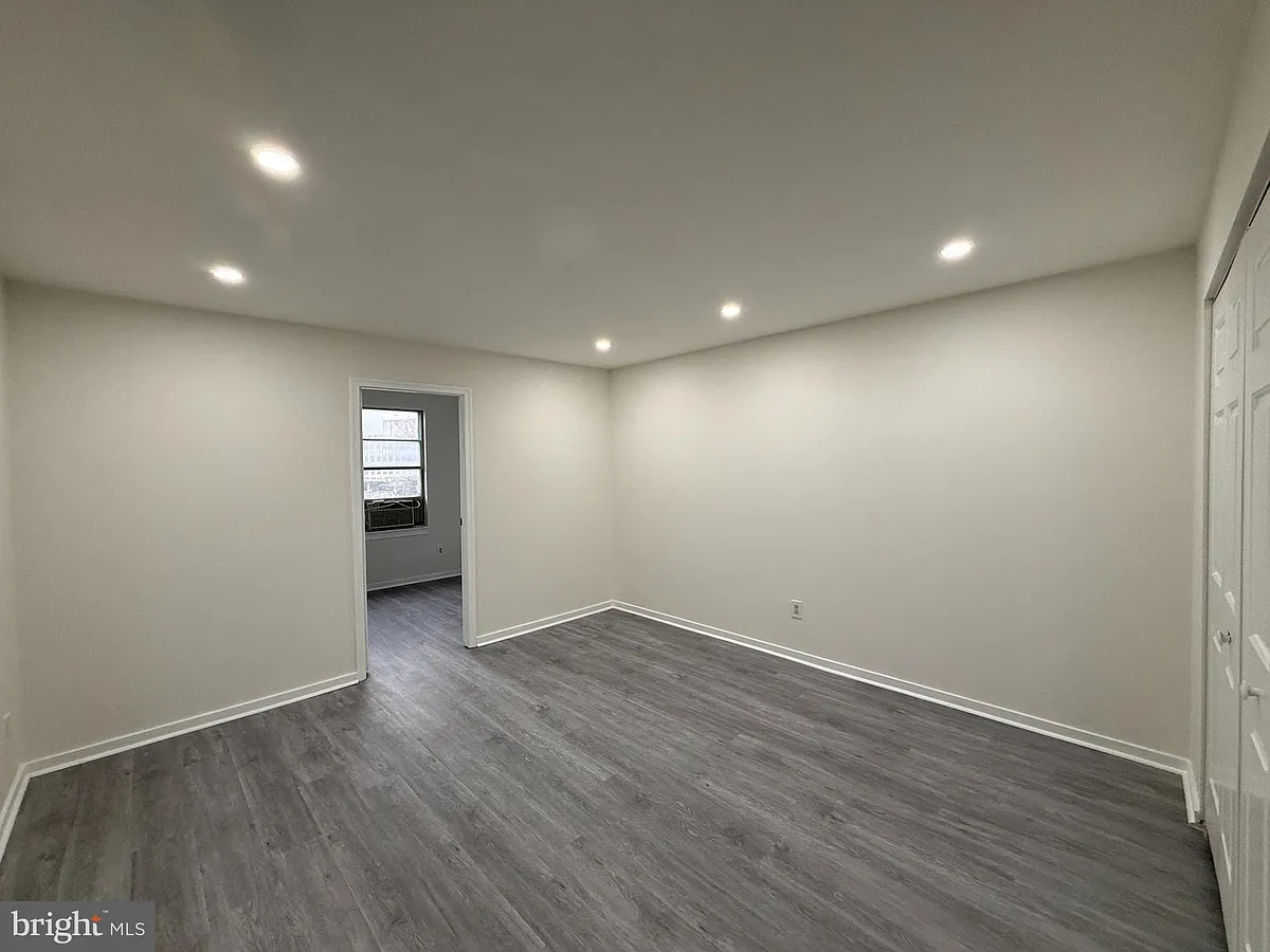 Building Photo - 205 N 9th St #3