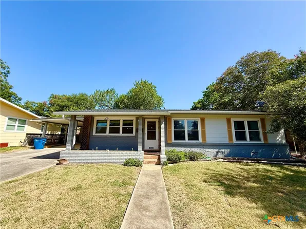 880 W Merriweather St, New Braunfels, TX 78130