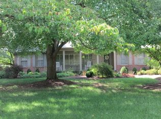 609 Deepwood Dr, Hopkinsville, KY 42240