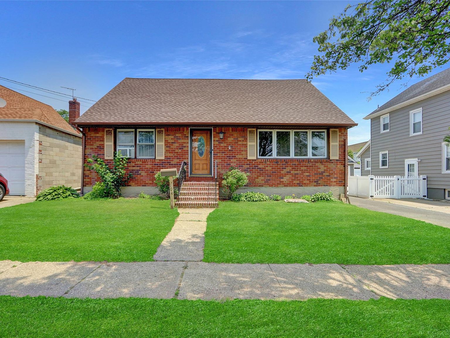 セ*ナ様 house on the hill 382 Hillside Drive S, New Hyde Park, NY 11040 | Zillow