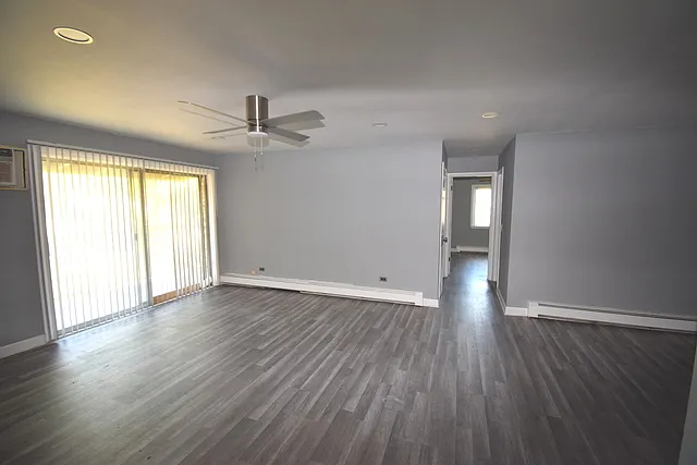9S120 Lake Dr #201 — Photo 5