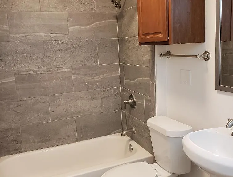 1910 Bennett Ave #14 — Photo 6