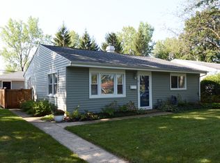 17 W Manchester Dr, Wheeling, IL