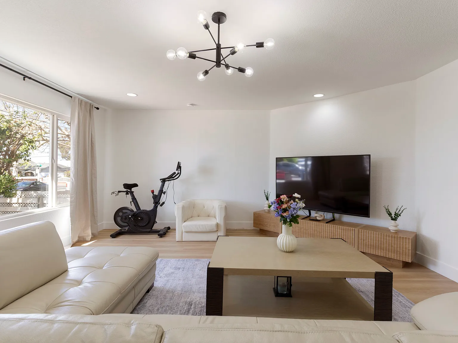 4 bed, 1963 sqft, $7,500 — Photo 2