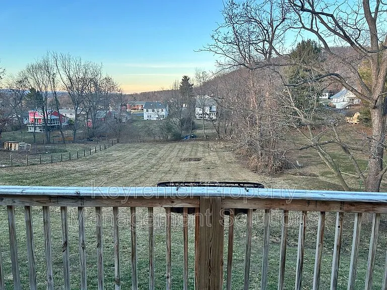 317 Sterling St #B — Photo 5