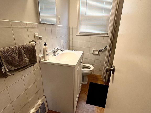 4th image of 8207 Ward Parkway Pl