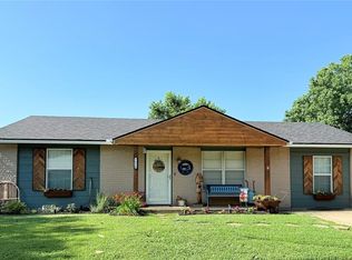 1616 NE 5th St, Moore, OK 73160