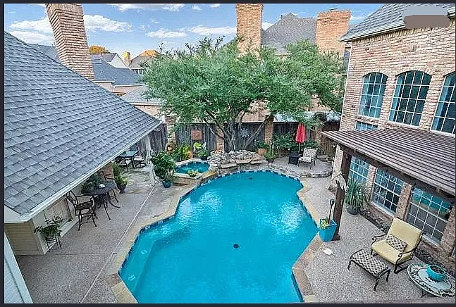 5 bed, 5550 sqft, $10,000 — Photo 2
