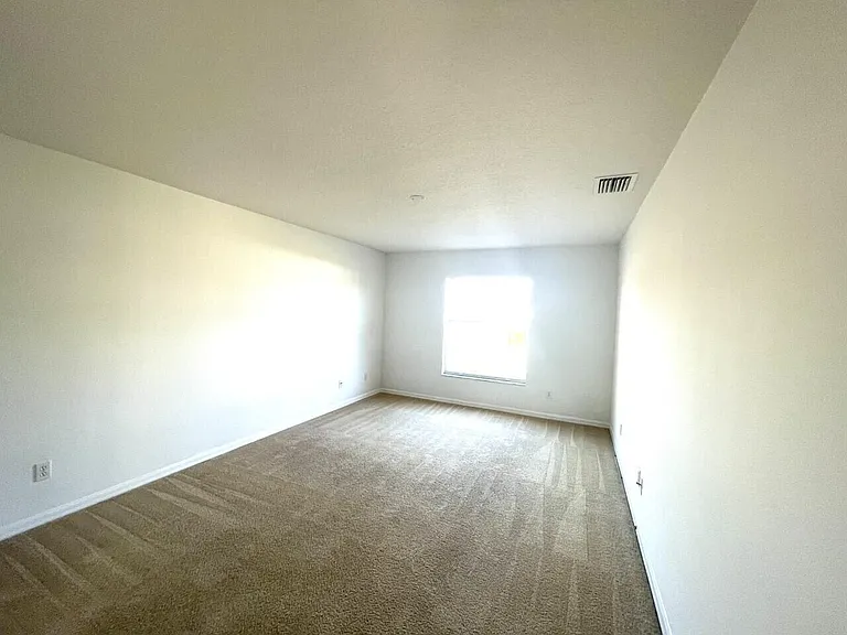 1061 SW Coleman Ave — Photo 3