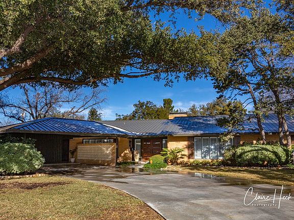 2nd image of 1404 Country Club Dr