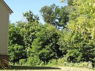 PRIVATE SIDE YARD