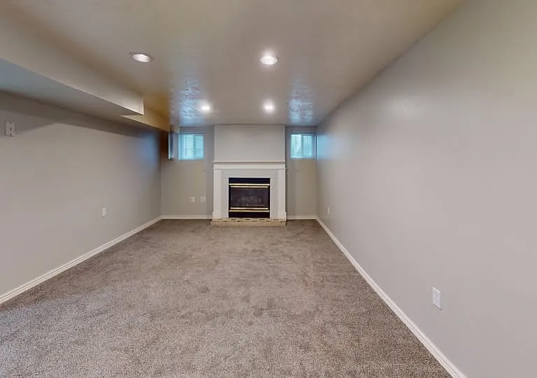 385 N 100 E — Photo 2