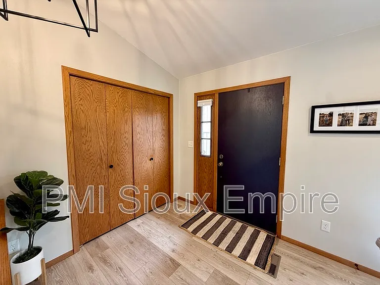 5900 W 28th St — Photo 13