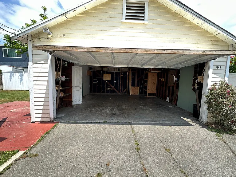 535 N Olive St — Photo 35