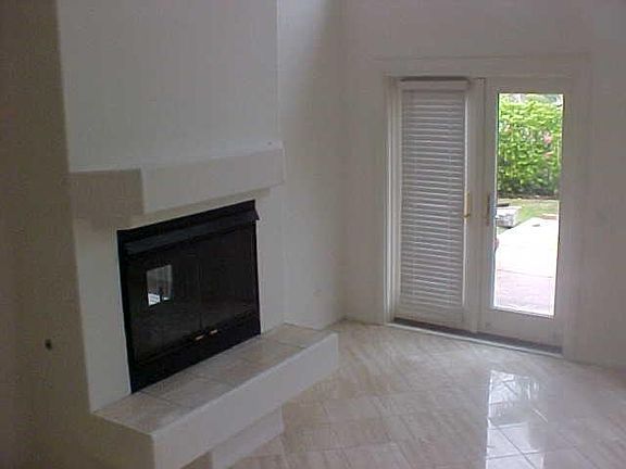 3rd image of 422 Avenida De La Luna