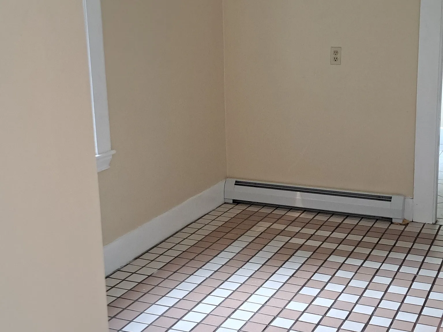 2 bed, 900 sqft, $2,000 — Photo 3