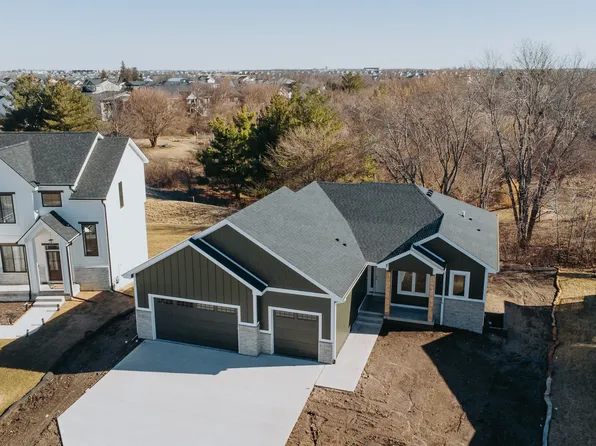 1390 NW Red Oak Dr, Waukee, IA 50263