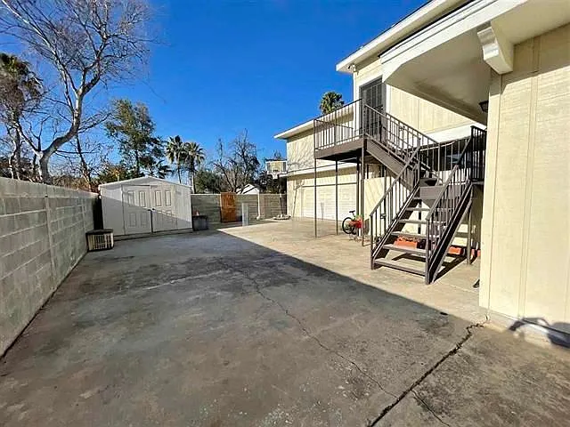 406 Longshadow Rd #UPSTAIRS — Photo 3