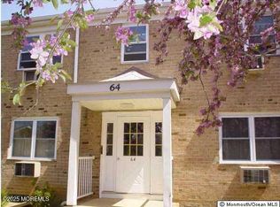 64 Manchester Ct APT B, Freehold, NJ 07728