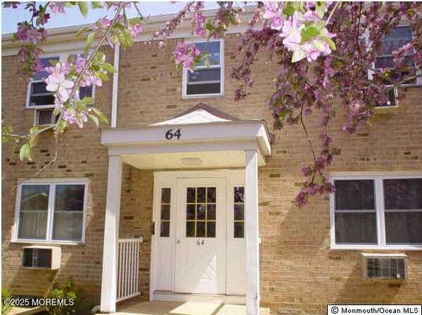 64 Manchester Ct APT B