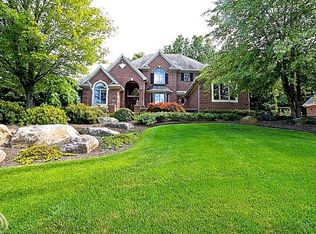 2811 Tall Timbers Dr, Milford, MI 48380