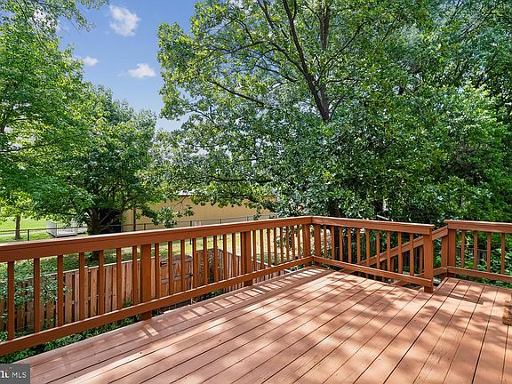 5th image of 3322 Spring Ln
