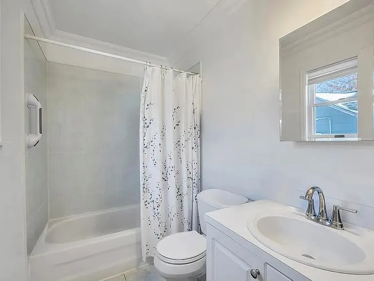 18 Hillcrest St #2 — Photo 12