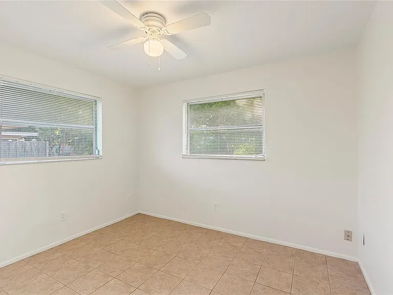 1248 Lazy Lake Rd W — Photo 12