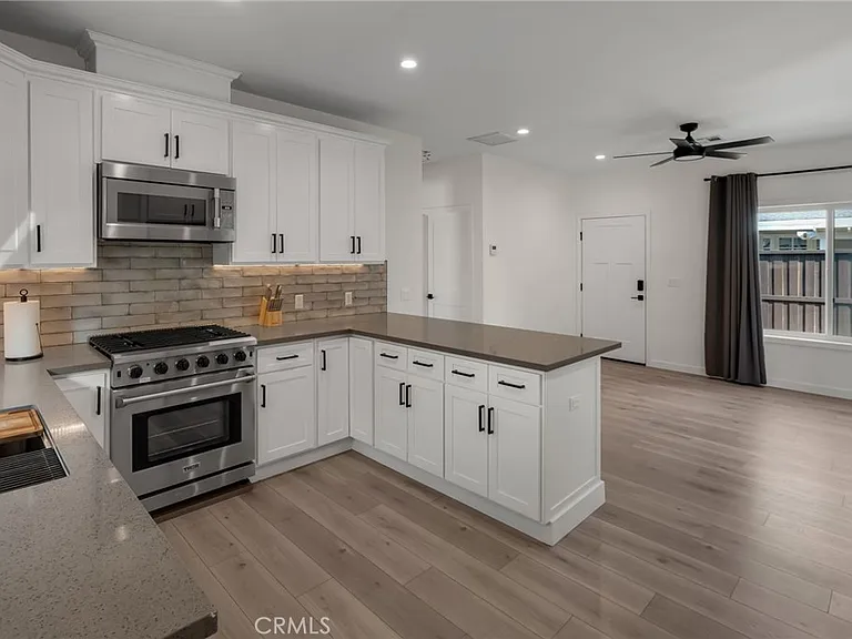 22434 Berdon St — Photo 14
