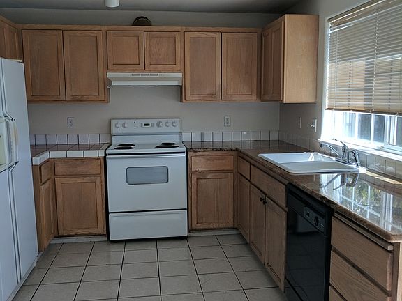 4th image of 4462 & 4470 Fergus Ave #4462
