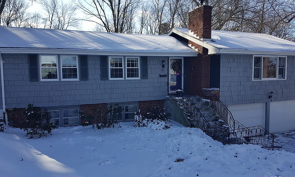 1st image of 28 Oakwood Dr