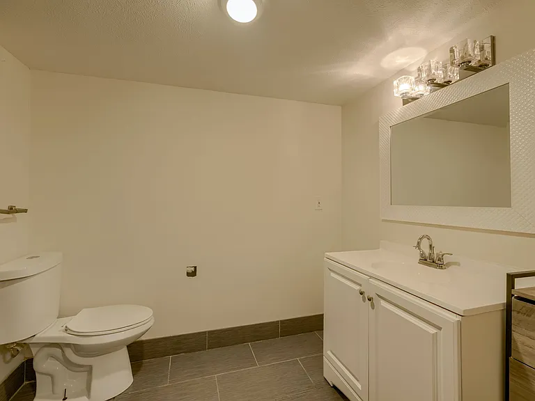 3322 S 78th St — Photo 2